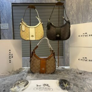 Coach Signature Hobo Shoulder Bag (brown)