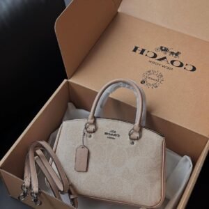 Coach Willow Tote Bag in Polished Pebble Leather – Elegant Everyday Carryall